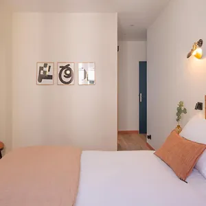 Tinah Paris, Aboukir Hotel Paris